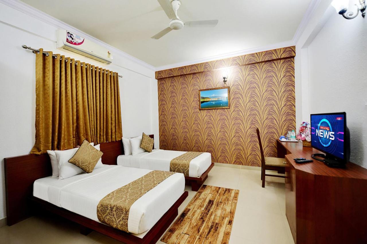 The Liverpool Blue Hotels Bangalore Exterior foto