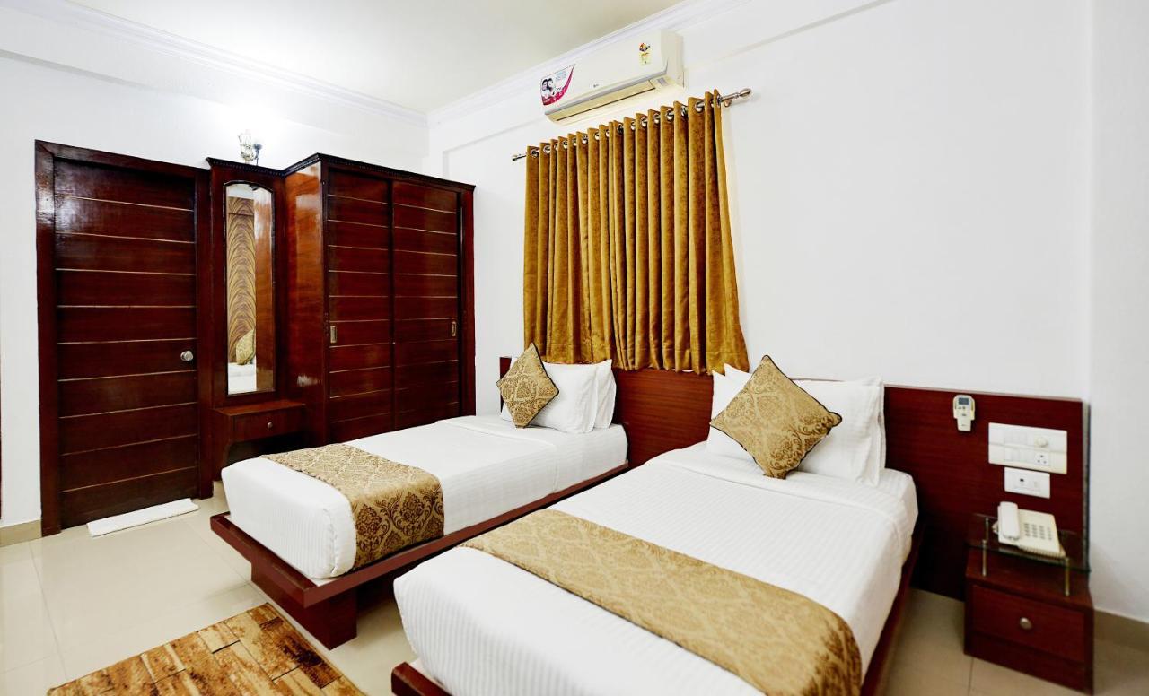 The Liverpool Blue Hotels Bangalore Exterior foto